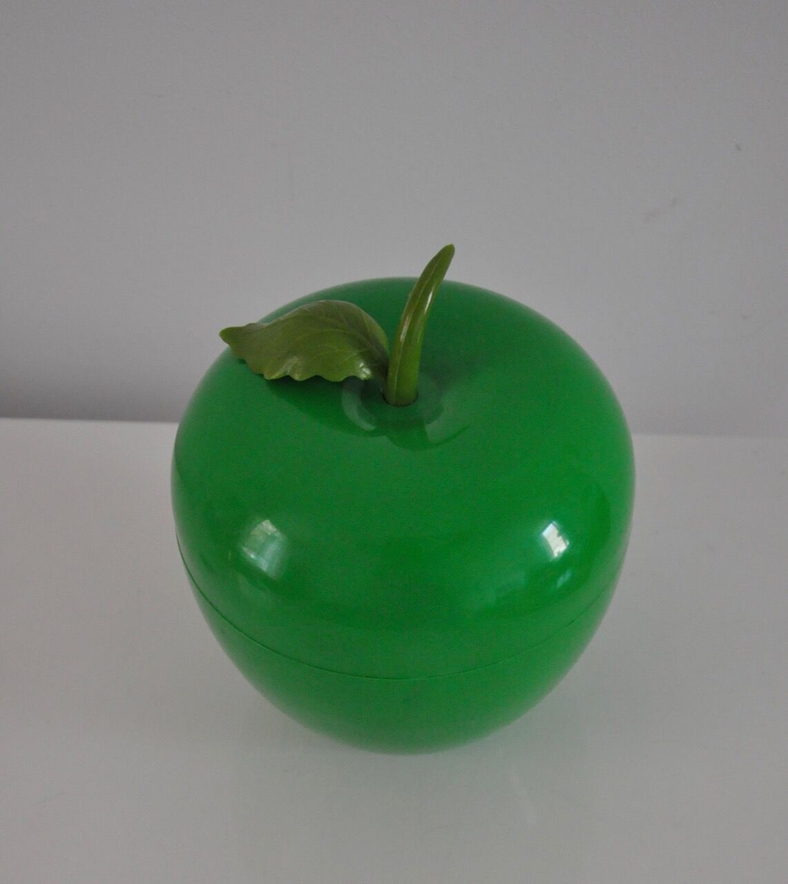 Green apple ice bucket
