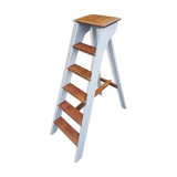 Old escabeau relooked on the sides and beautiful patina on the steps