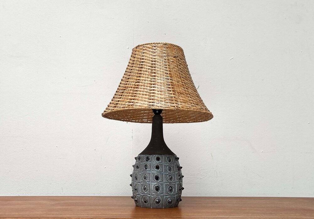 Mid-century modern studio pottery table lamp by Jette Hellerøe, 1960s.