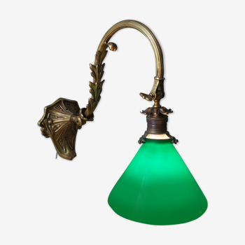 Wall light in bronze art nouveau with green opaline lampshades.