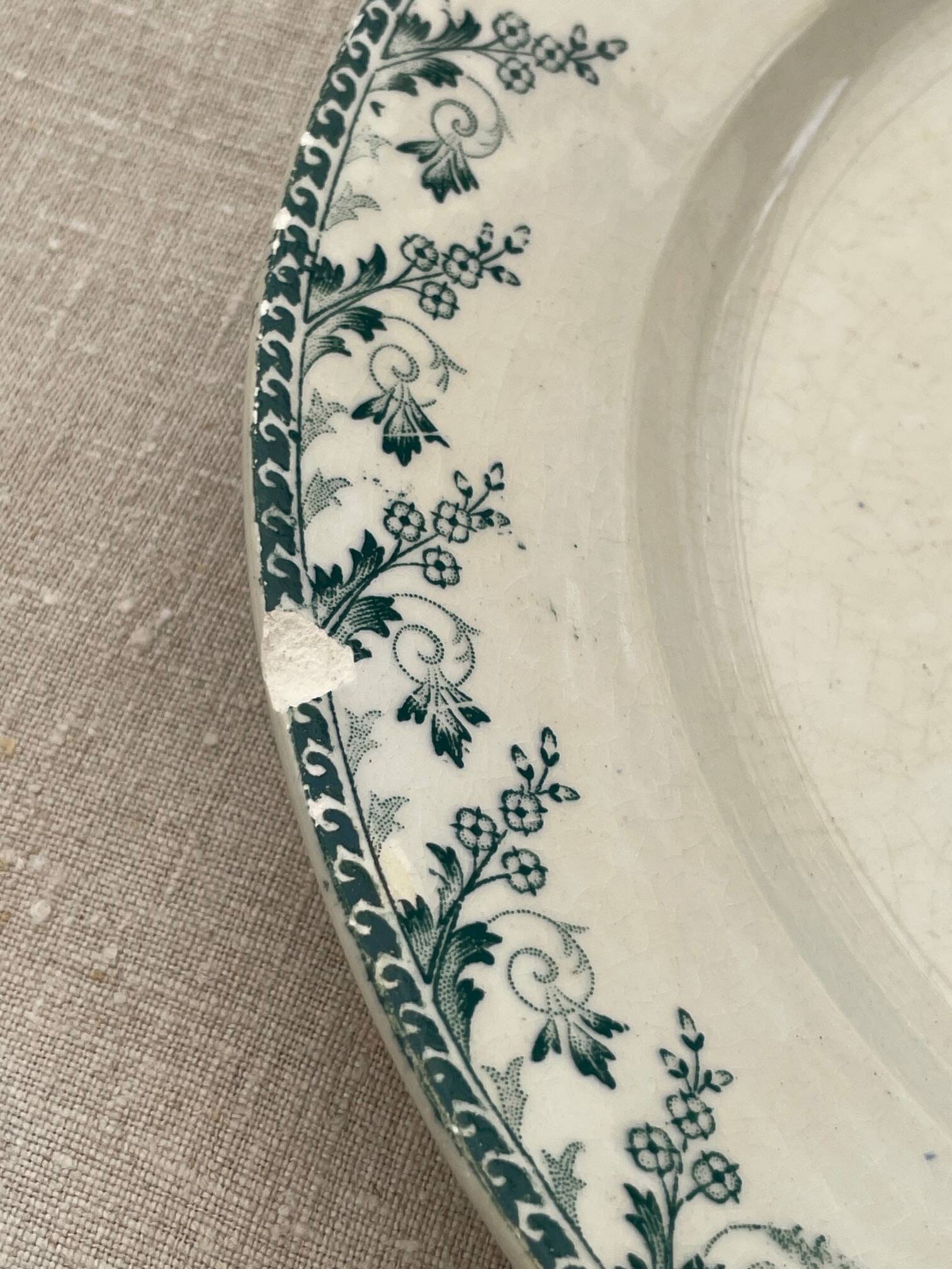 round dish in opaque Gien porcelain, Montigny model