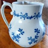 Pitcher with side handle