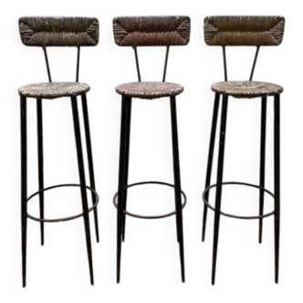 Suite de 3 tabourets de bar en acier et paillés