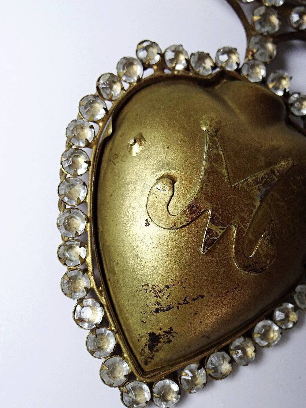 Ex-voto ancien cœur enflammé de Marie pomponne serti de strass, XIXe-XXe