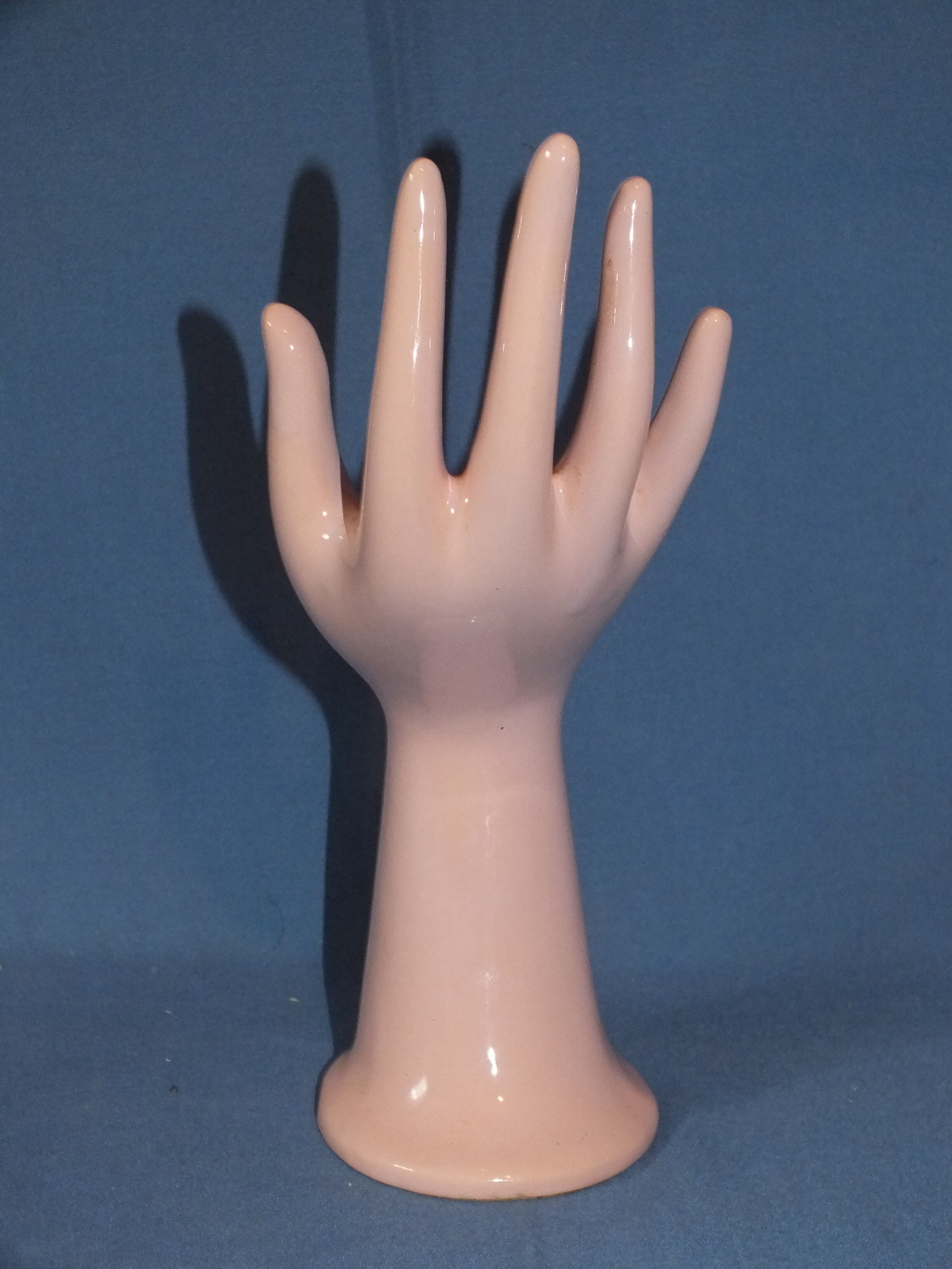 Pink vintage ceramic hand baguier