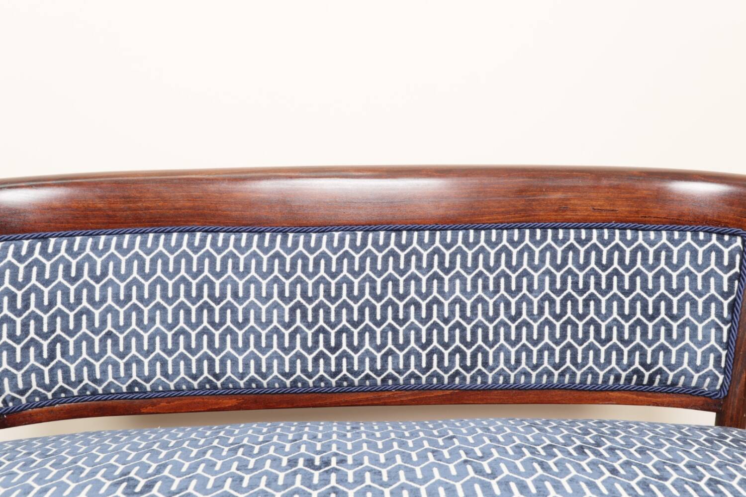 Thonet living room set, in wood and blue jacquard, 1910