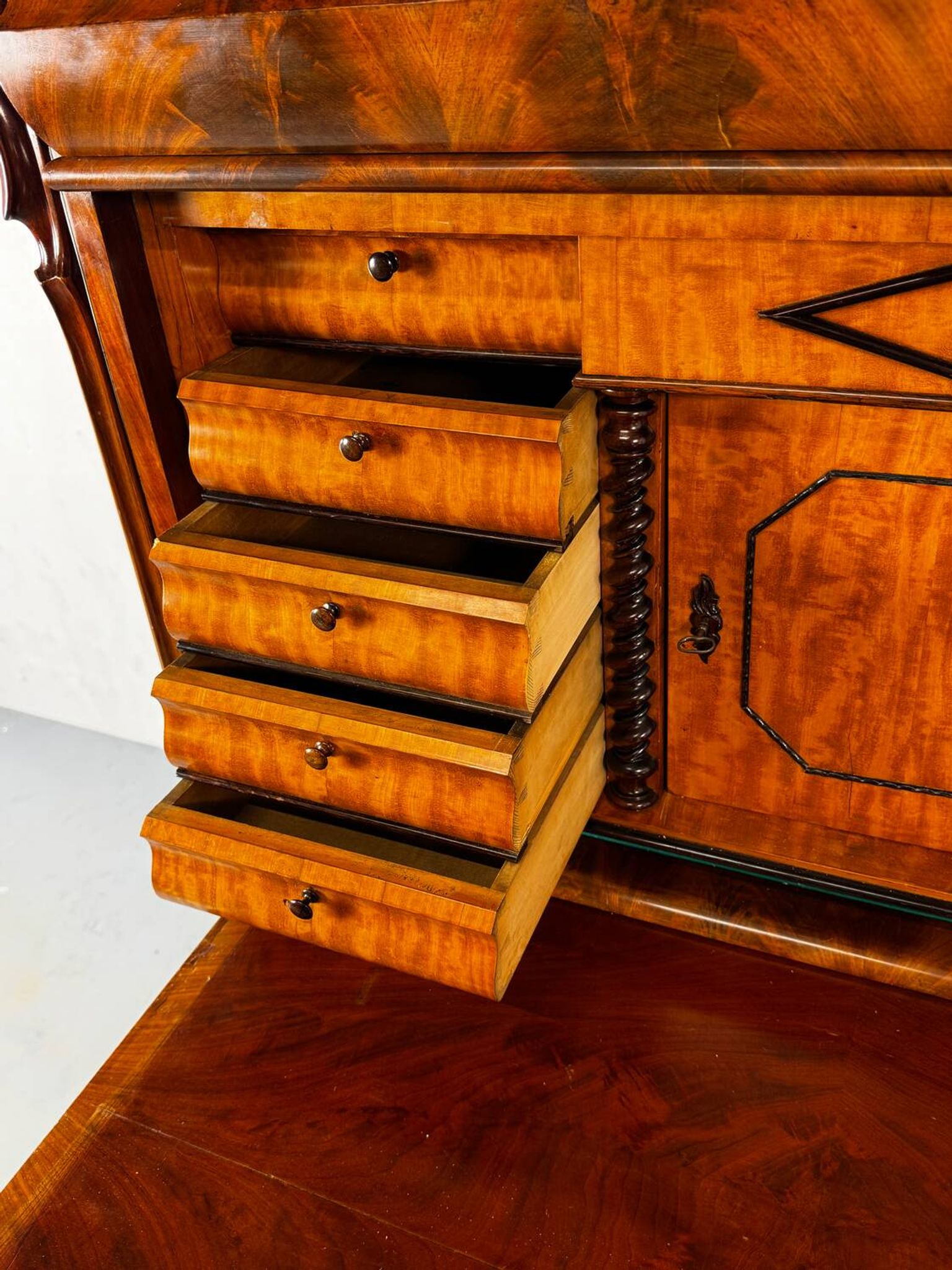 Biedermeier vintage oak and mahogany secretary desk, well-made, 1860.