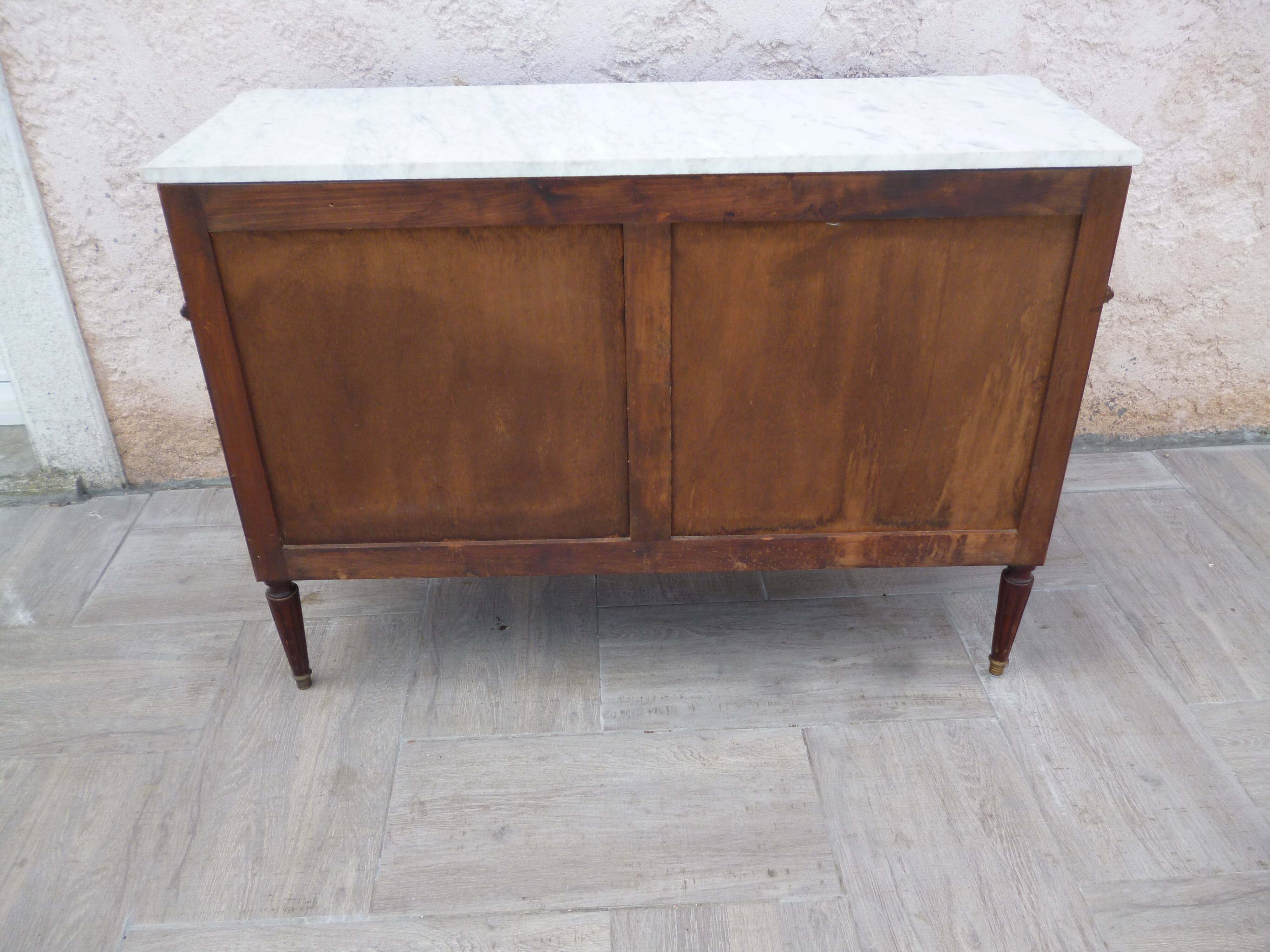 Dresser style Louis XVI