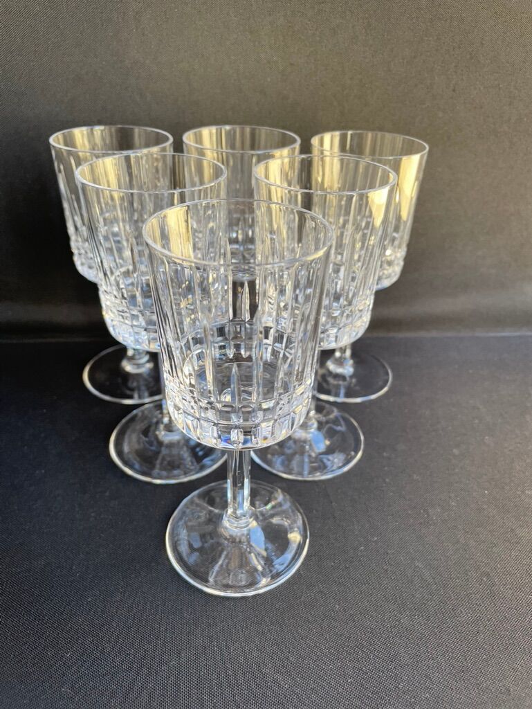 Verres à vin blanc art déco en cristal soufflé et taillé