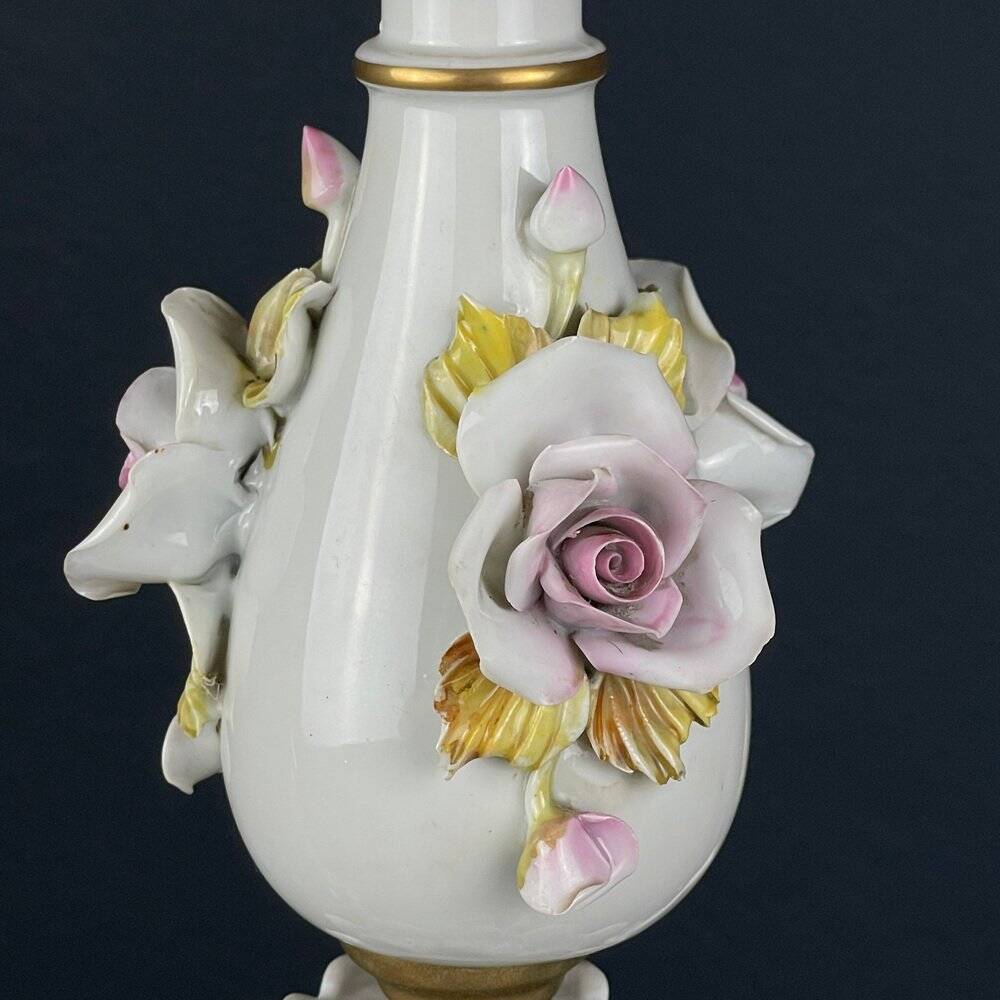 Vintage Capodimonte porcelain lustre with 3 arms, Italy, 1940s.