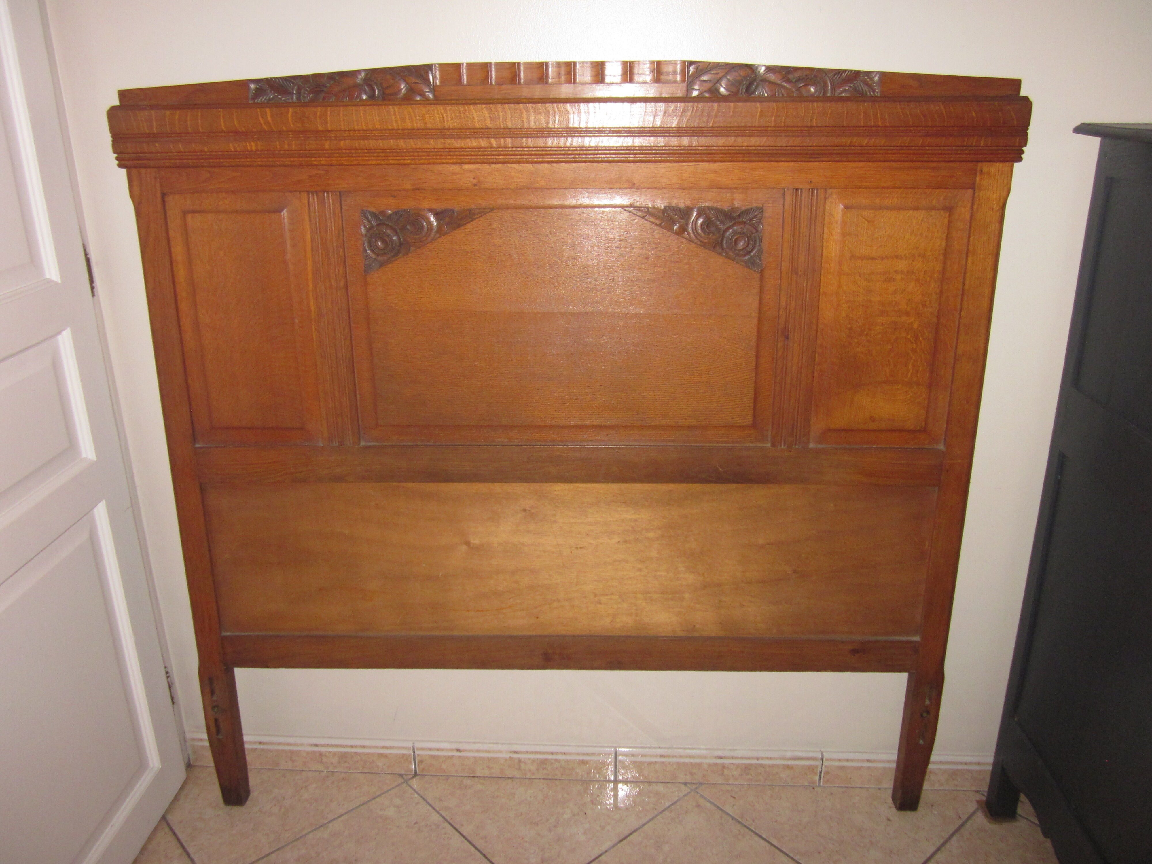 Headboard of the years 1930 in oak