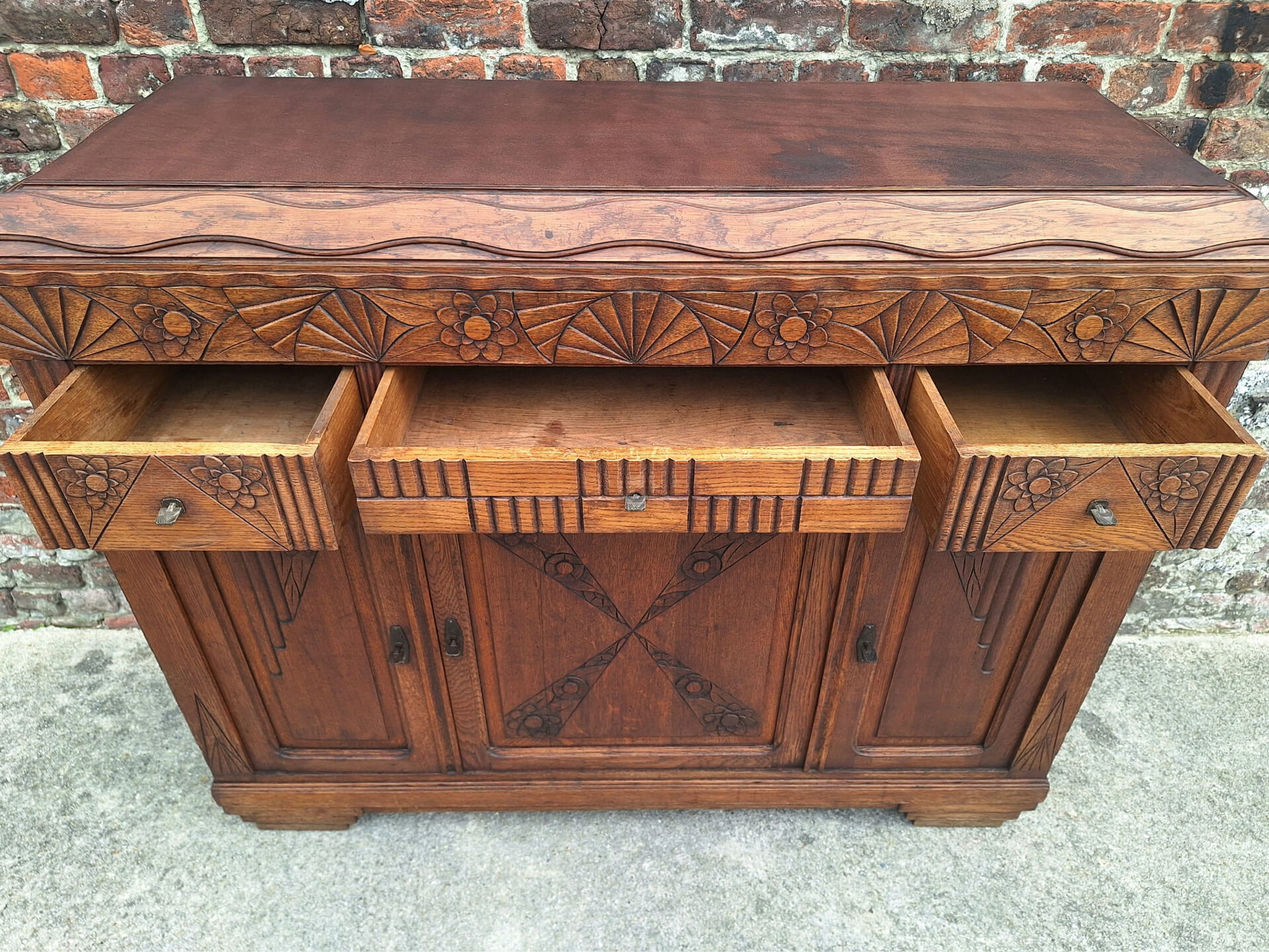 Buffet art déco plateau bois, meuble vaisselier ancien  Dimensions 142