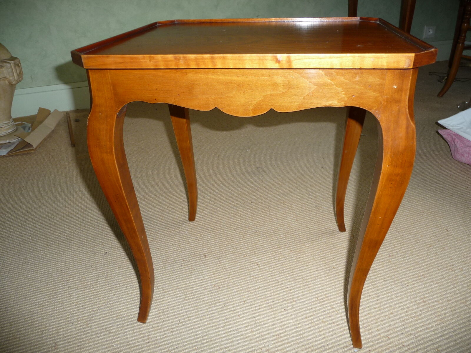 Set of 3 pull-out tables
