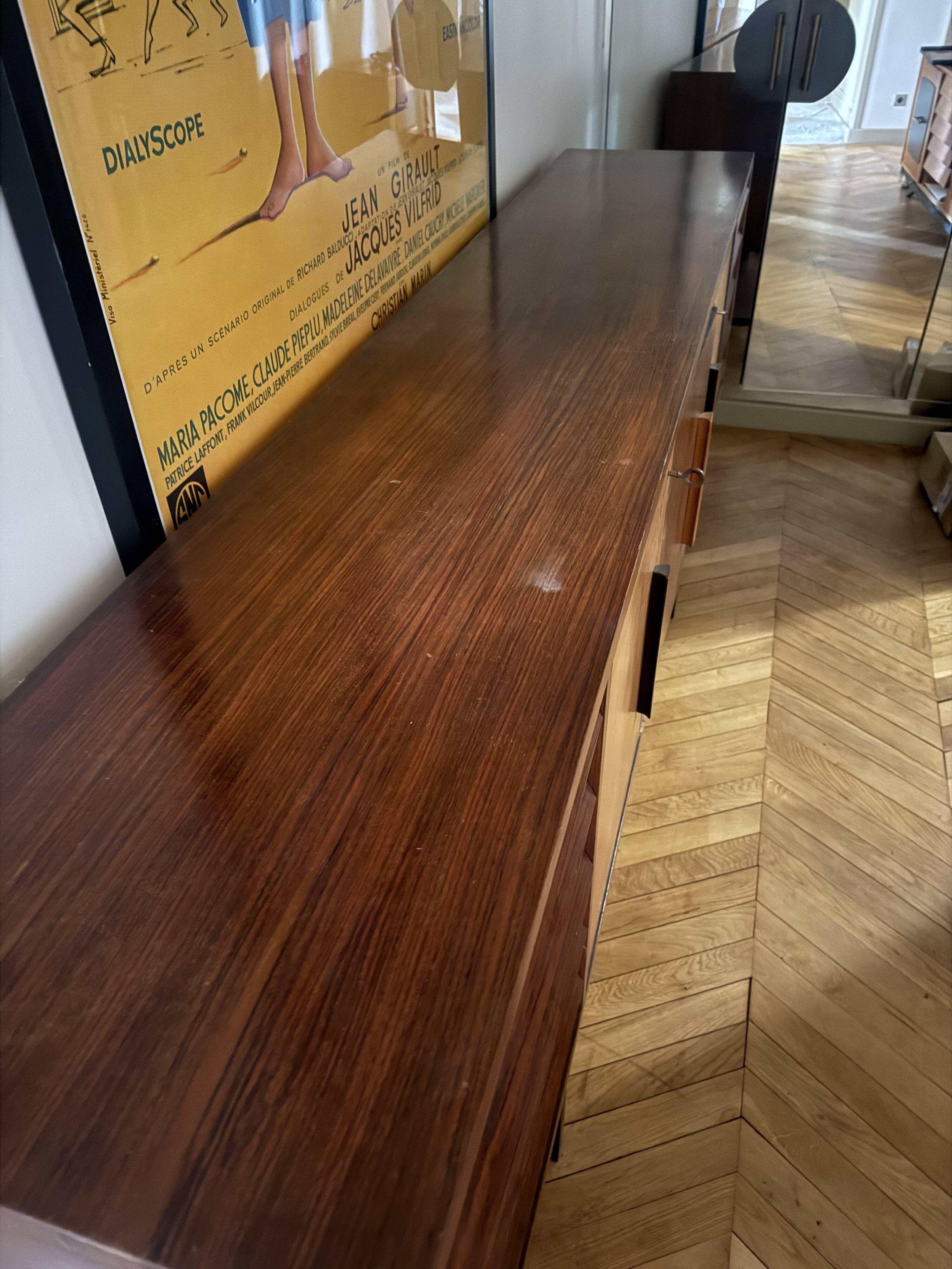Grande enfilade en placage de palissandre et frêne