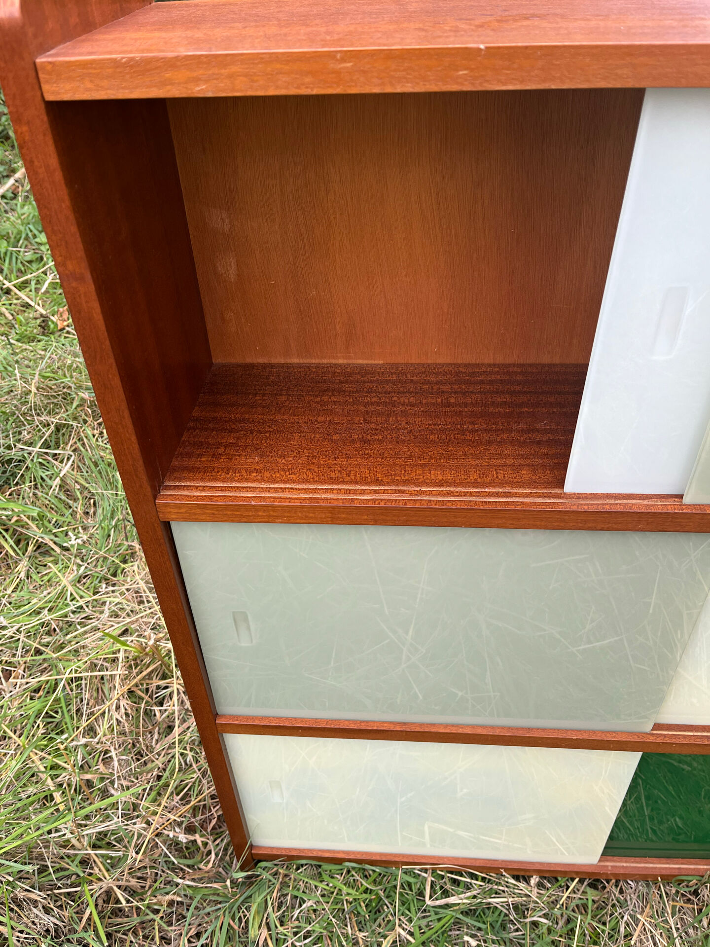 Vintage 1960s display shelf with sliding glass doors.