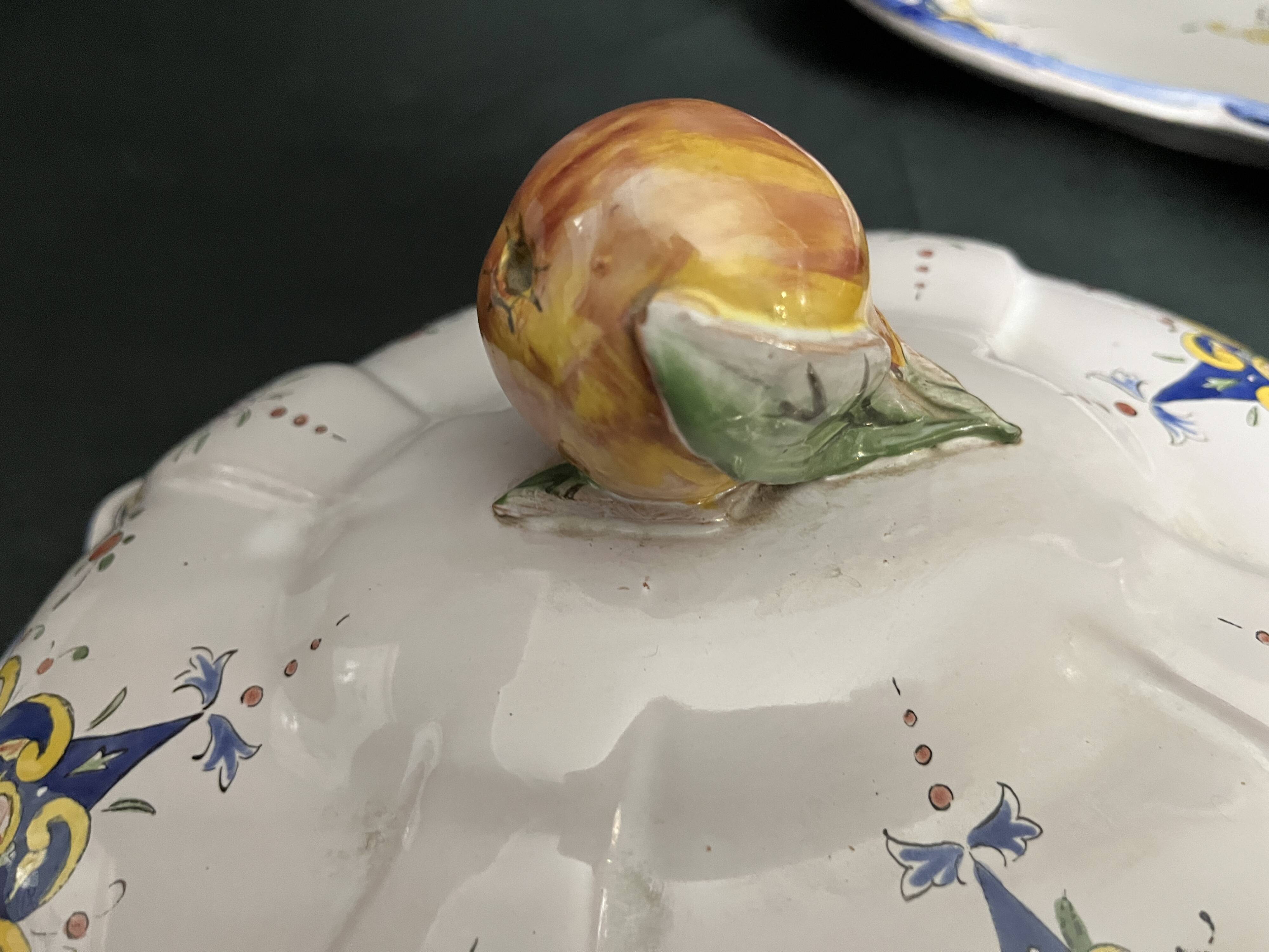 Angoulême Le Renoleau earthenware soup tureen set, 20th century