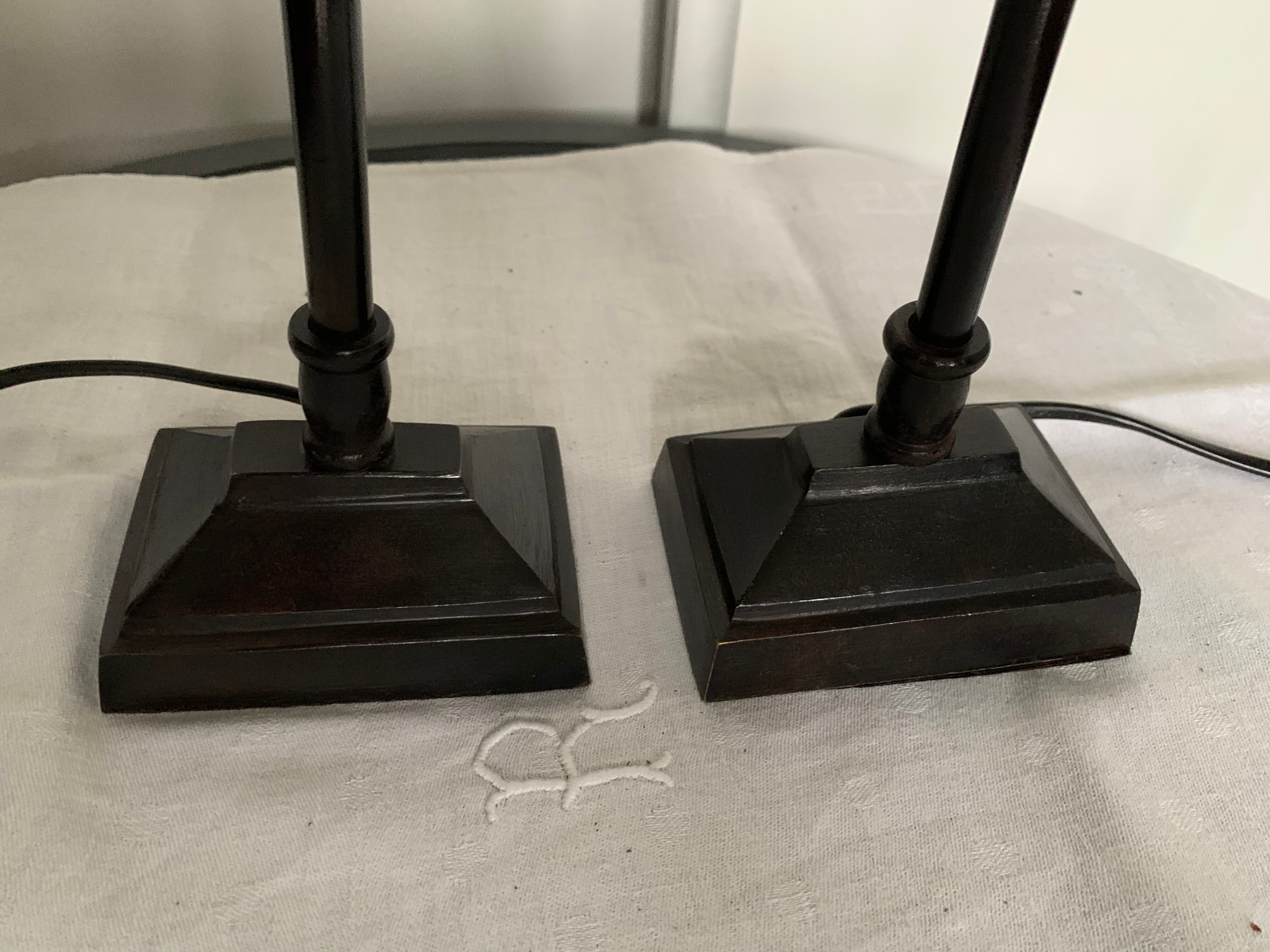 2 feet of metal lamps