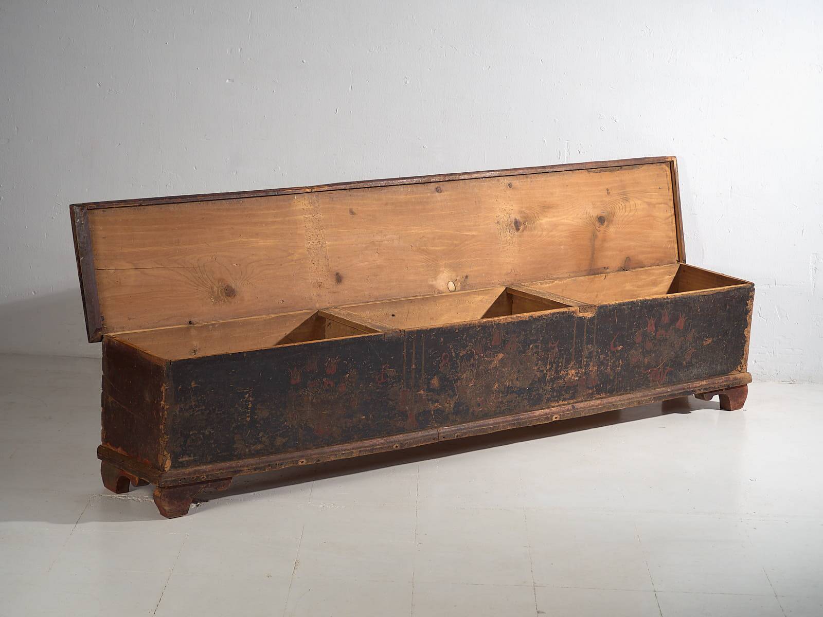 Antique long trunk painted with floral motifs (Year 1876) #1