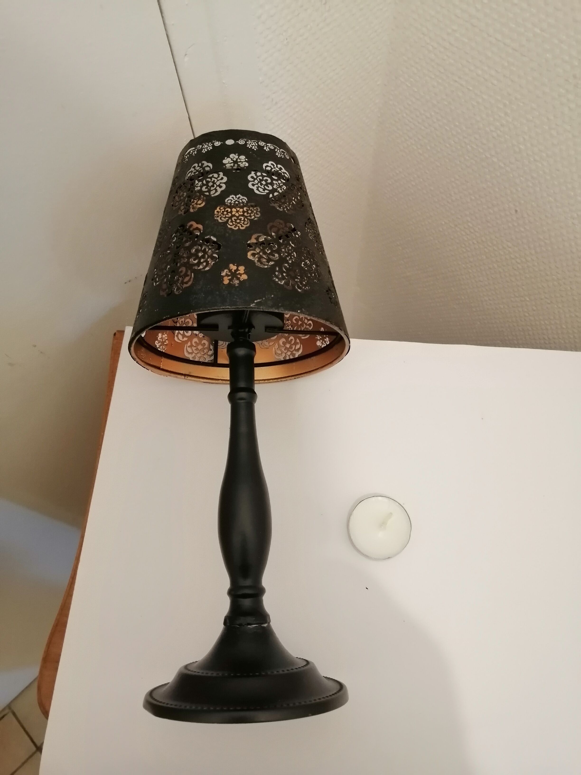 Table floor lamp with candles