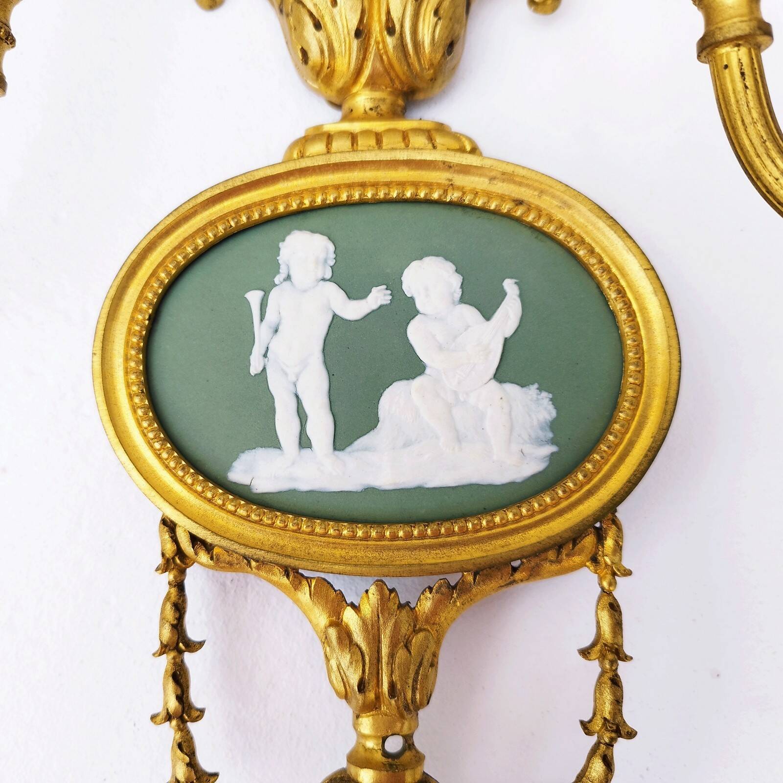 Paire d’appliques bronze doré Wedgwood