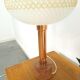 Lampe de table vintage base en marbre avec abat-jour en cuivre et en verre de lait