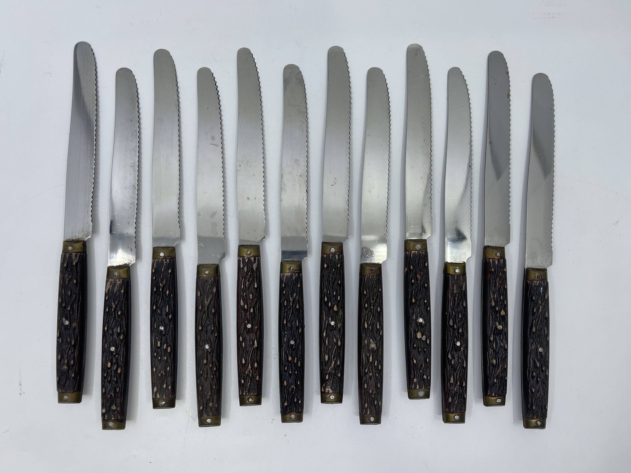 12 dinner knives