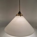 Conical suspension in white opaline