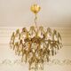 Lustre vintage en laiton doré avec des pampilles en cristal.
