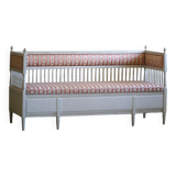 Antique Gustavian canapé / bench from the early 19th century, by a Swedish cabinetmaker.