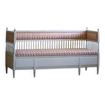 Antique Gustavian canapé / bench from the early 19th century, by a Swedish cabinetmaker.