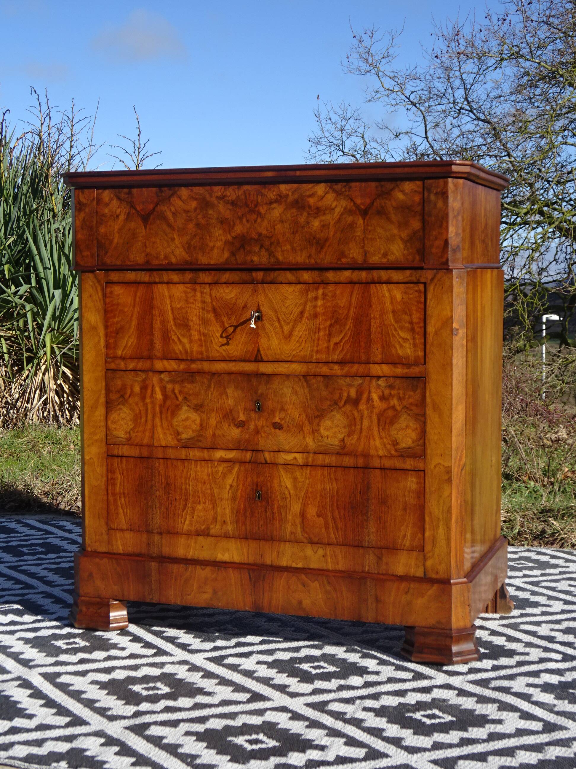 Commode coiffeuse, système en chemin de fer