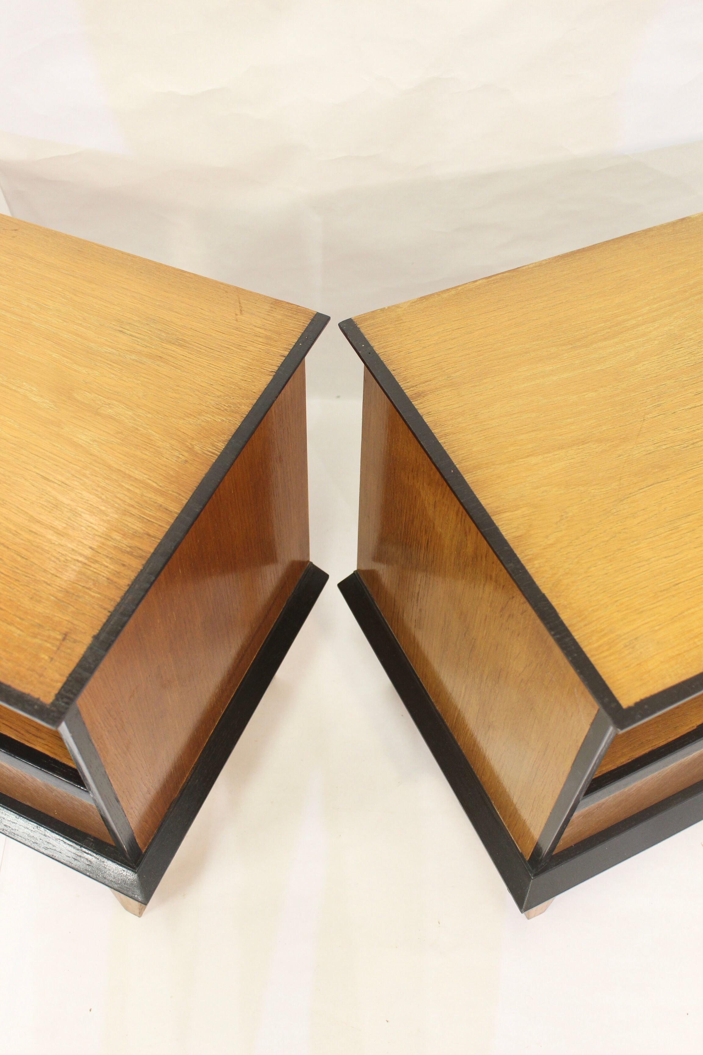Pair of vintage bedside tables in oak veneer, 1960