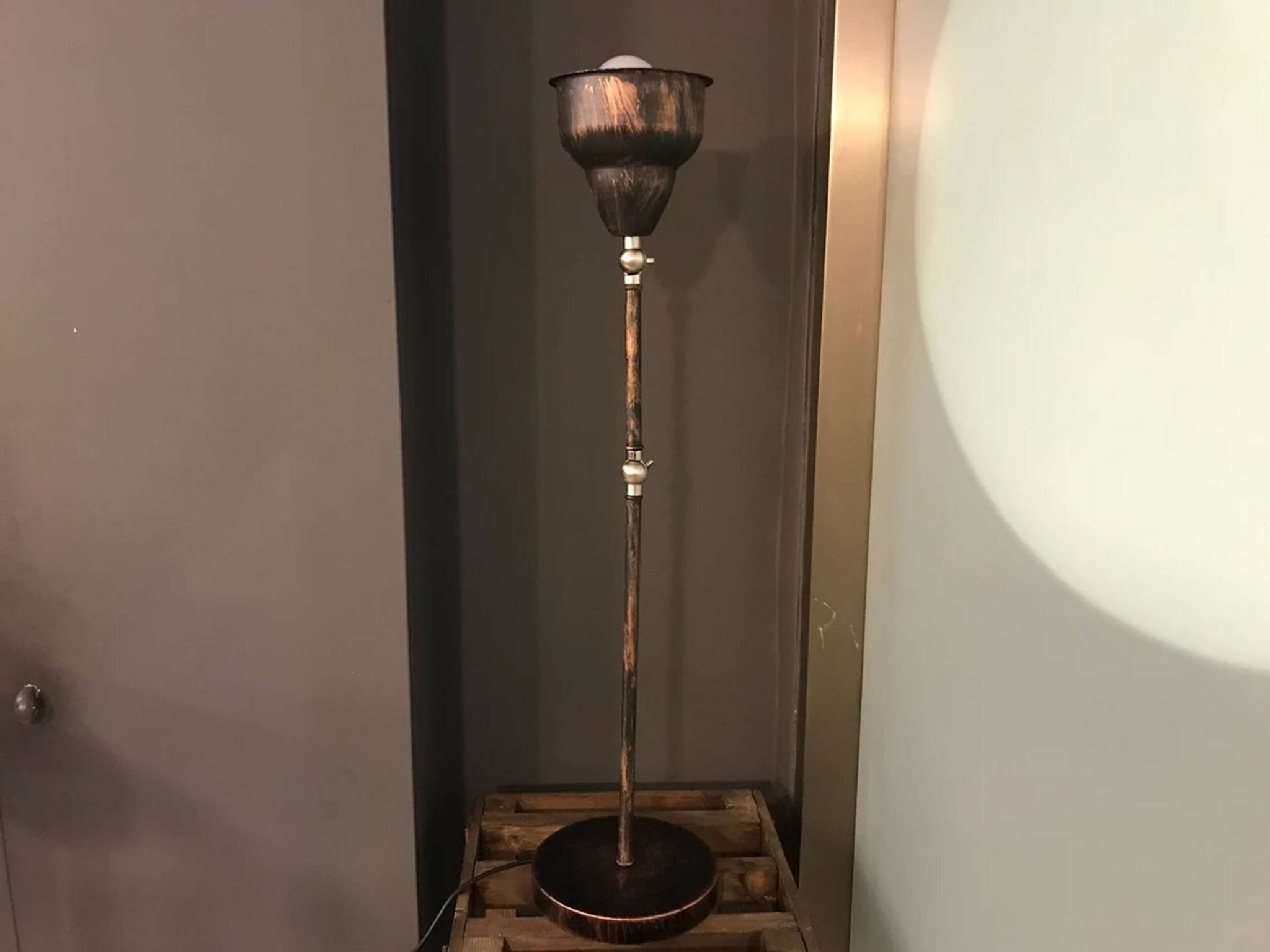 Lampe de bureau réglable en métal avec bras d'équilibre