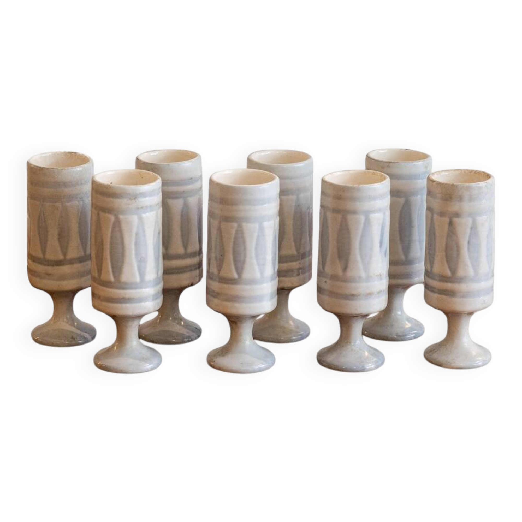 Roger Capron.  Série de 8 verres en céramique signés et datés 1976