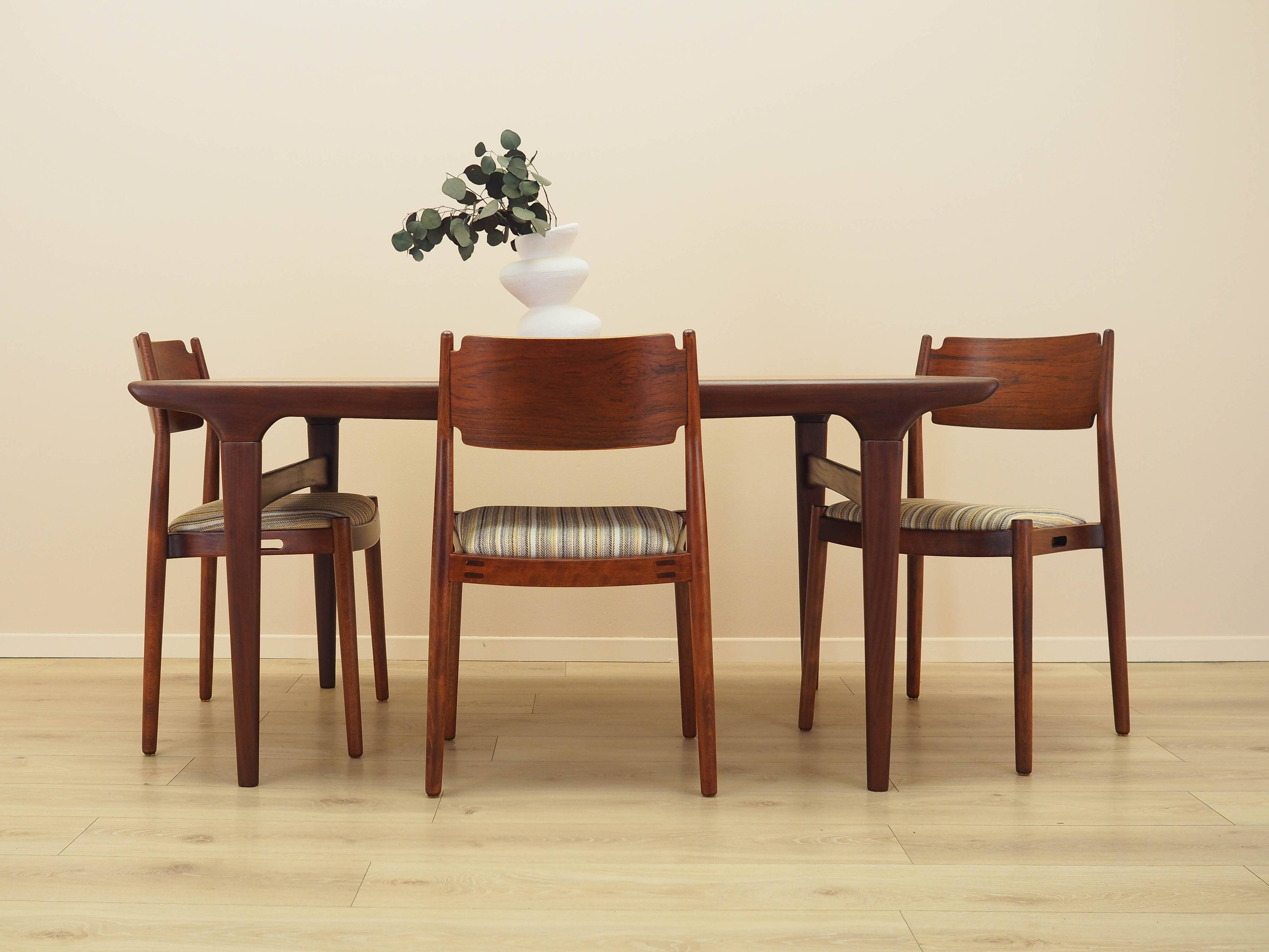 Teak table, Danish design, 1970s, designer: Johannes Andersen