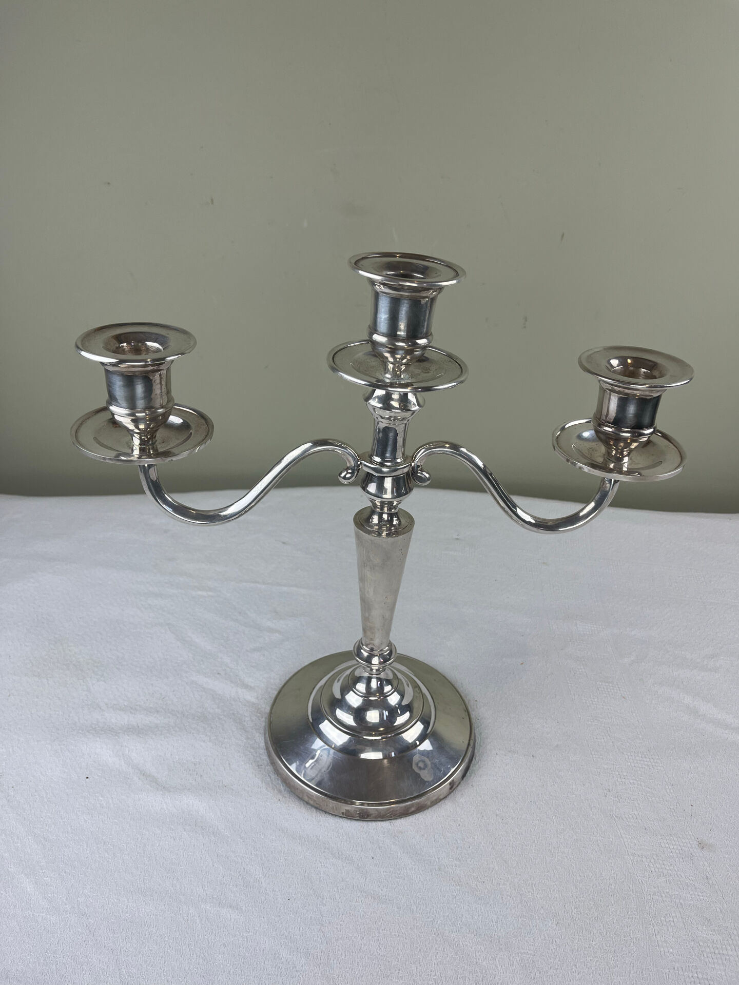 Silver metal chandelier with 3 lights
