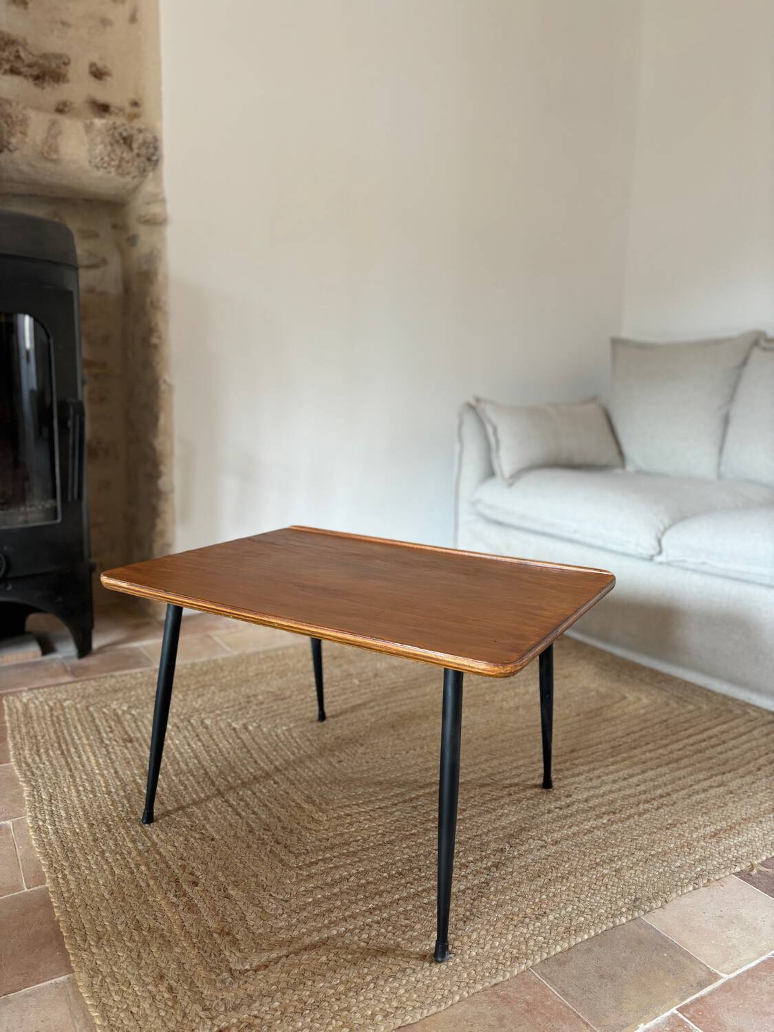 Coffee table with compass legs