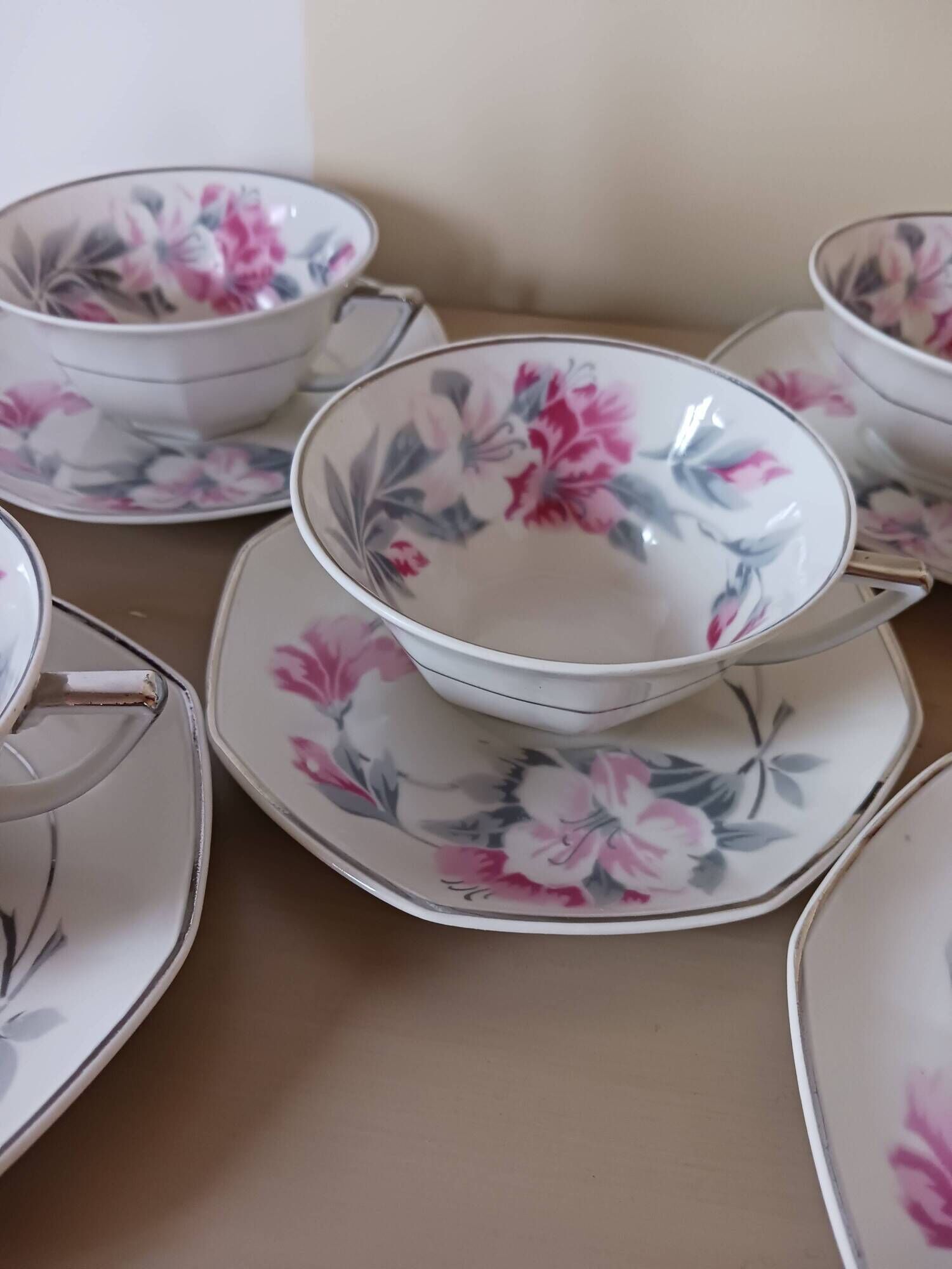 Tasses et sous tasses , années 50 .