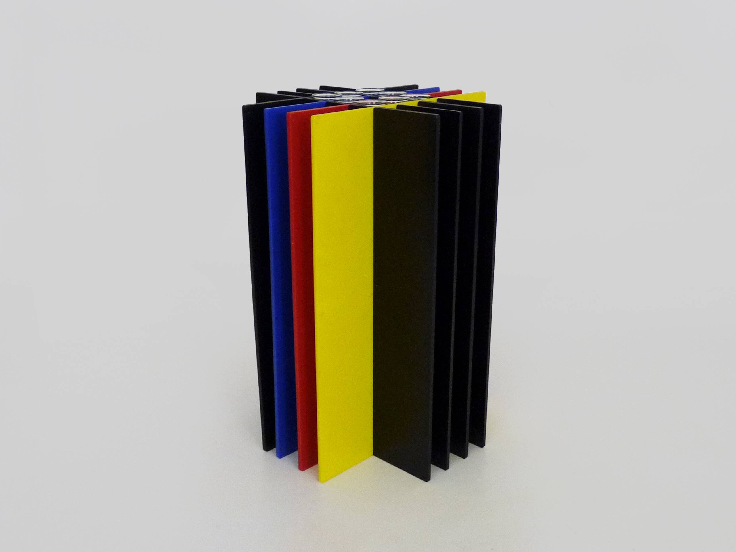 Reg Design Rarities Amsterdam Plexiglas Vase Memphis Milano 80s