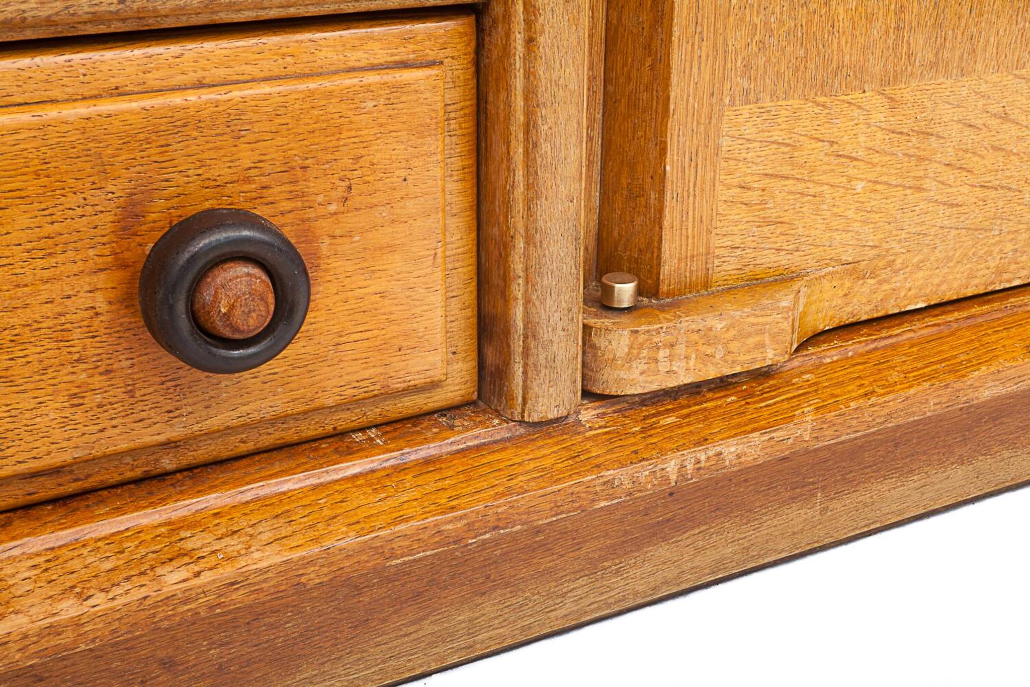 Armoire par Guillerme et Chambron