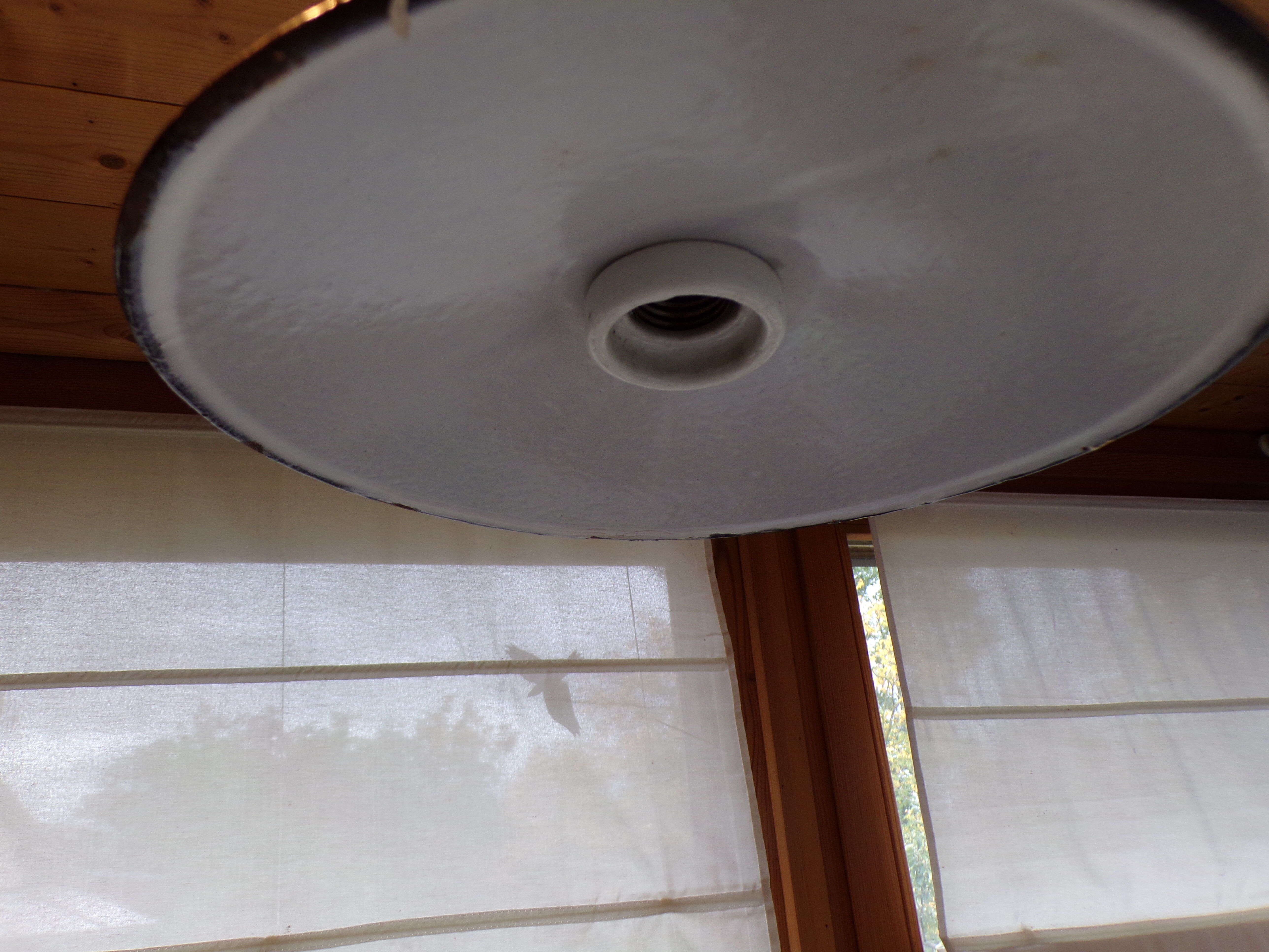 2 Industrial-style hanging lamps