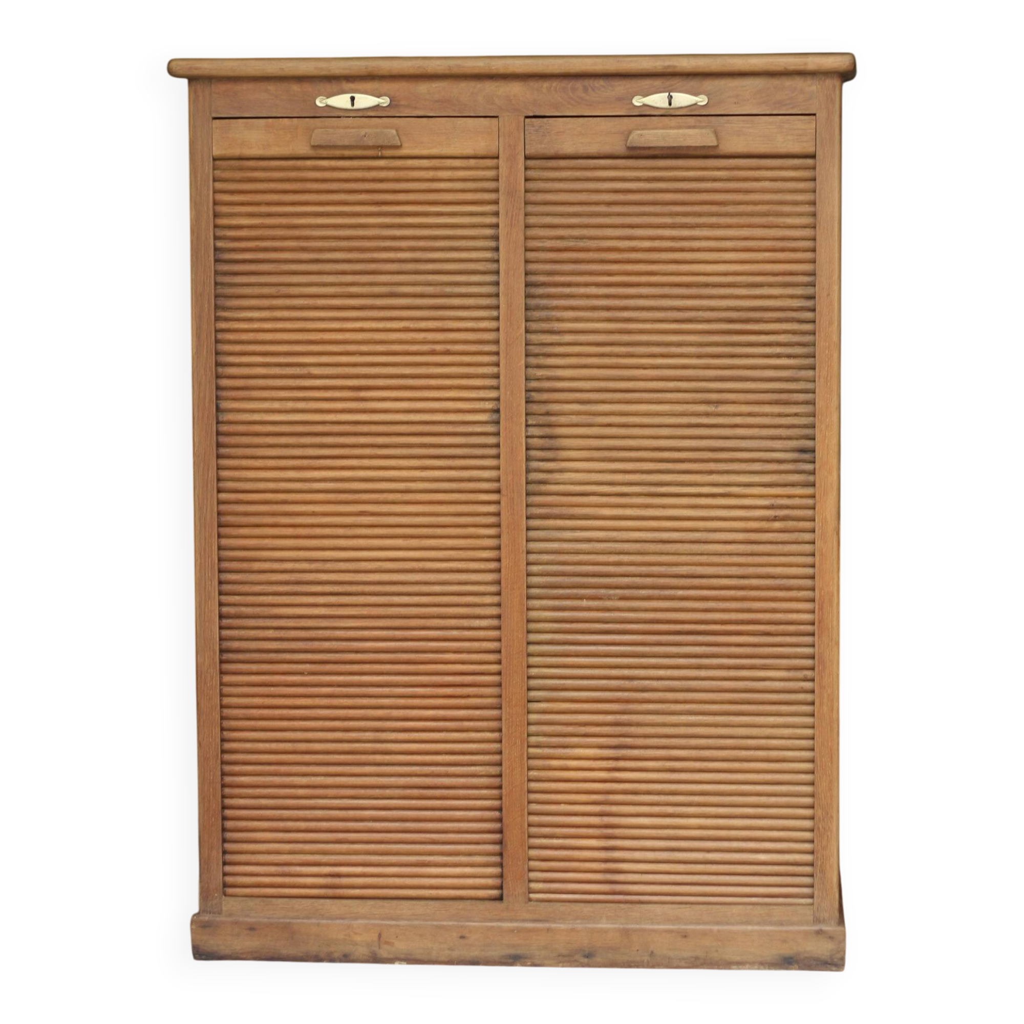 Drawer cabinet with a beautiful patina;