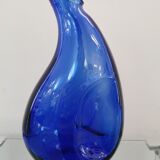 Carafe en verre bleu vintage