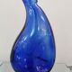 Carafe en verre bleu vintage