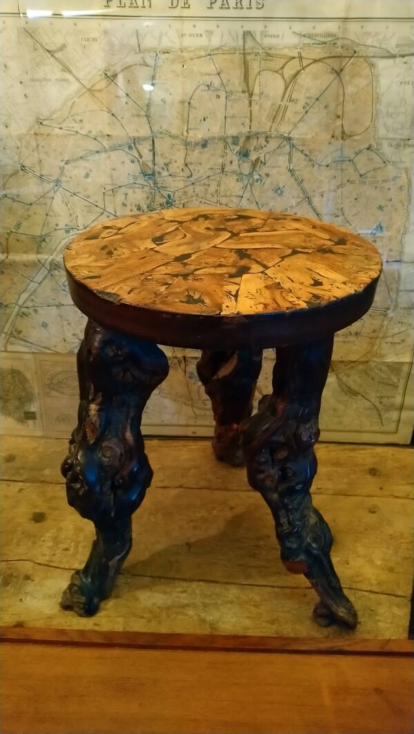 Tabouret brutaliste tripode en cep de vignes