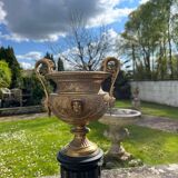 Cassolette Centrepiece in gilded bronze, 19th century Barbedienne style.