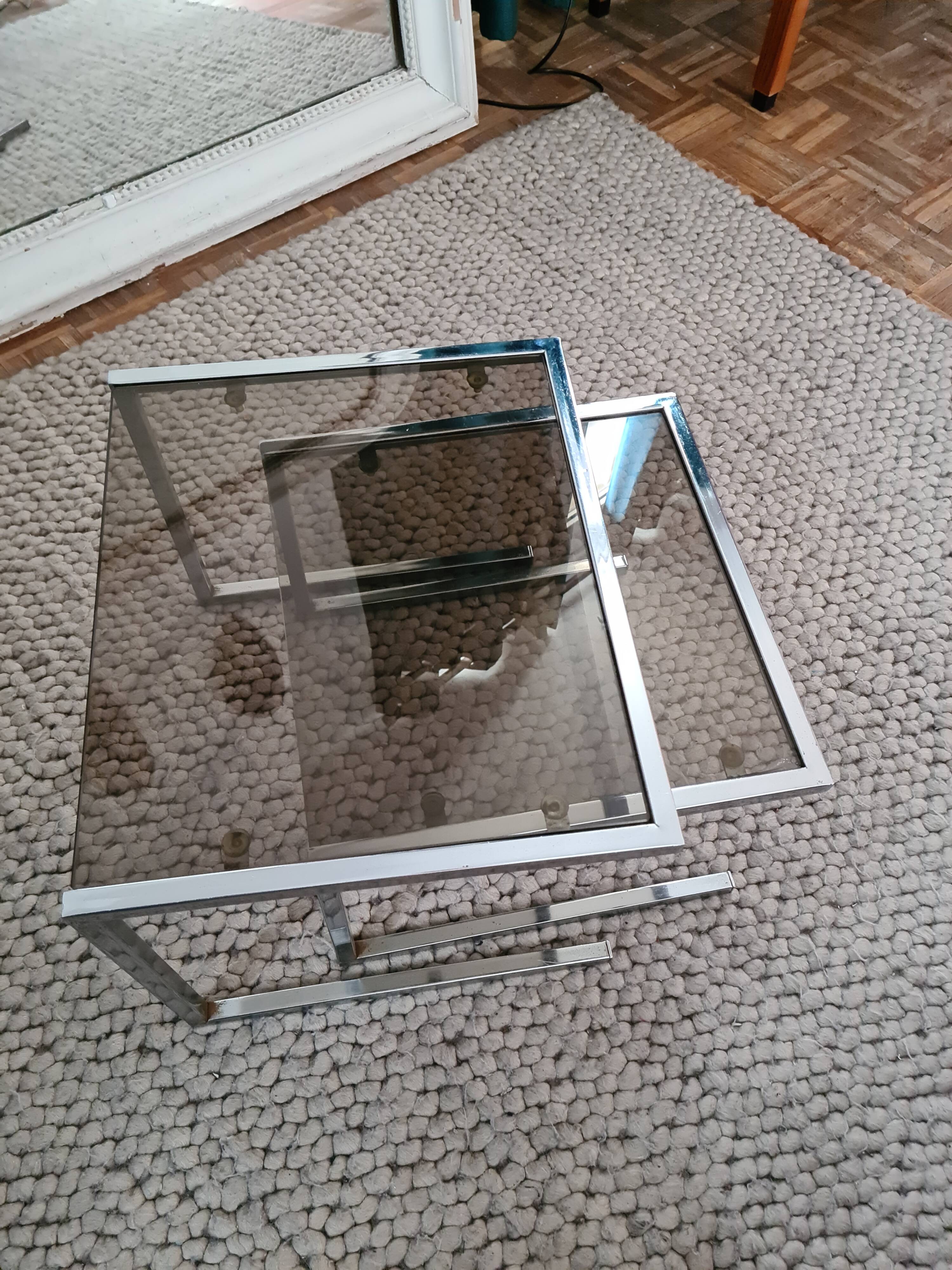 Pair of small tables gigognes