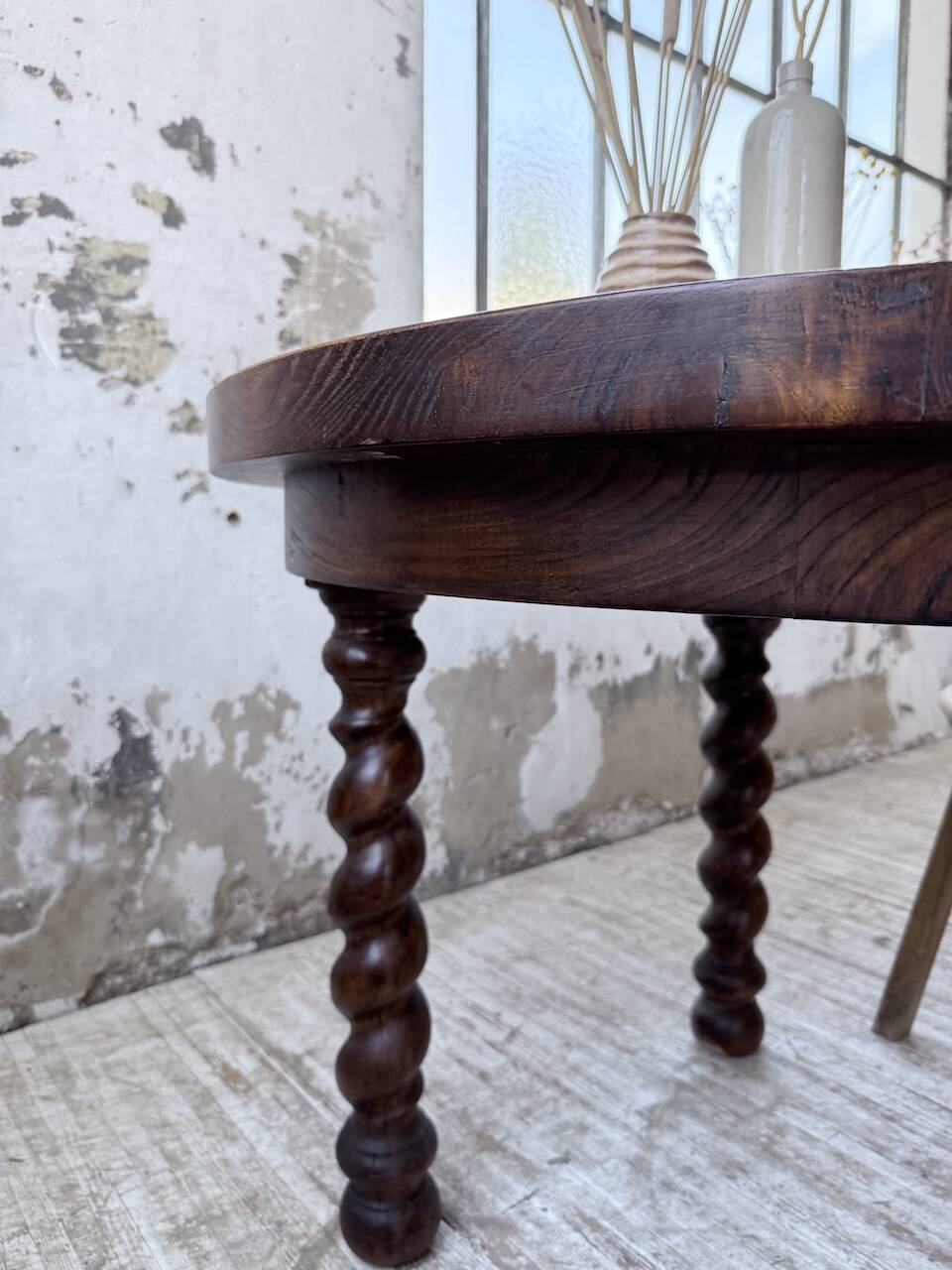 Table 1900 walnut round turned legs