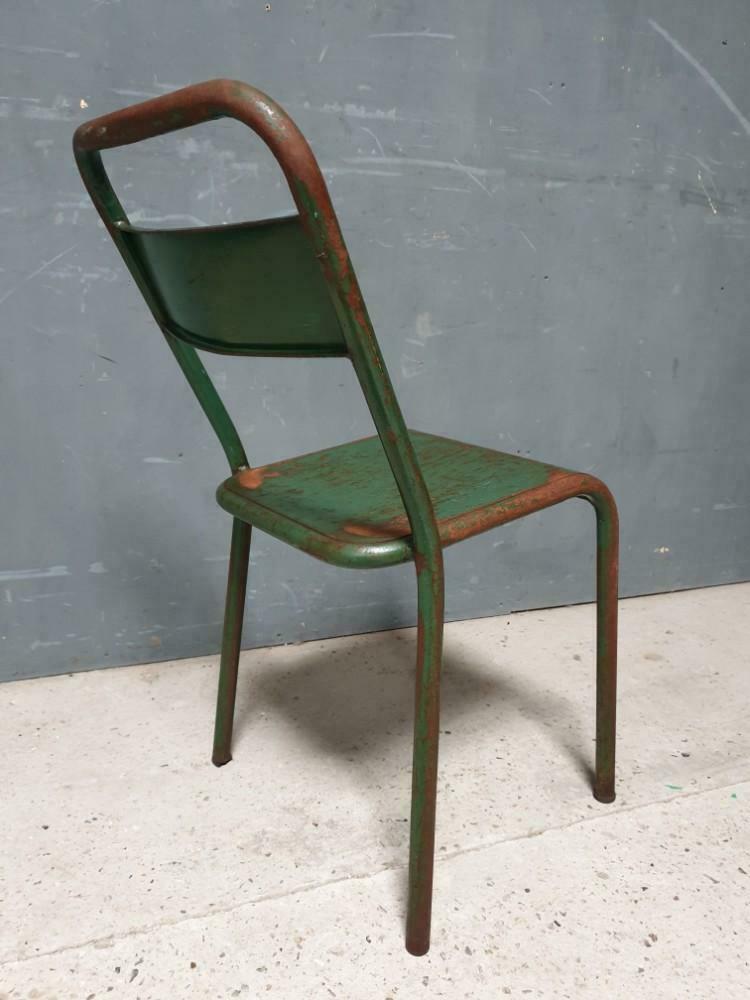 Vieille chaise verte français chaise d'usine de fer