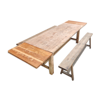 Solid oak farmhouse table and its benches + extension cords